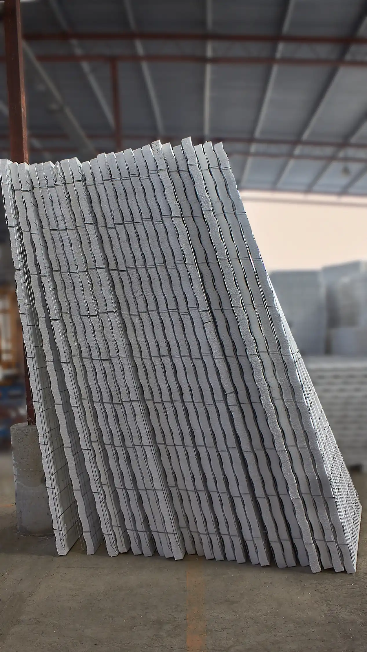 Paneles APC-50 apilados en la fábrica